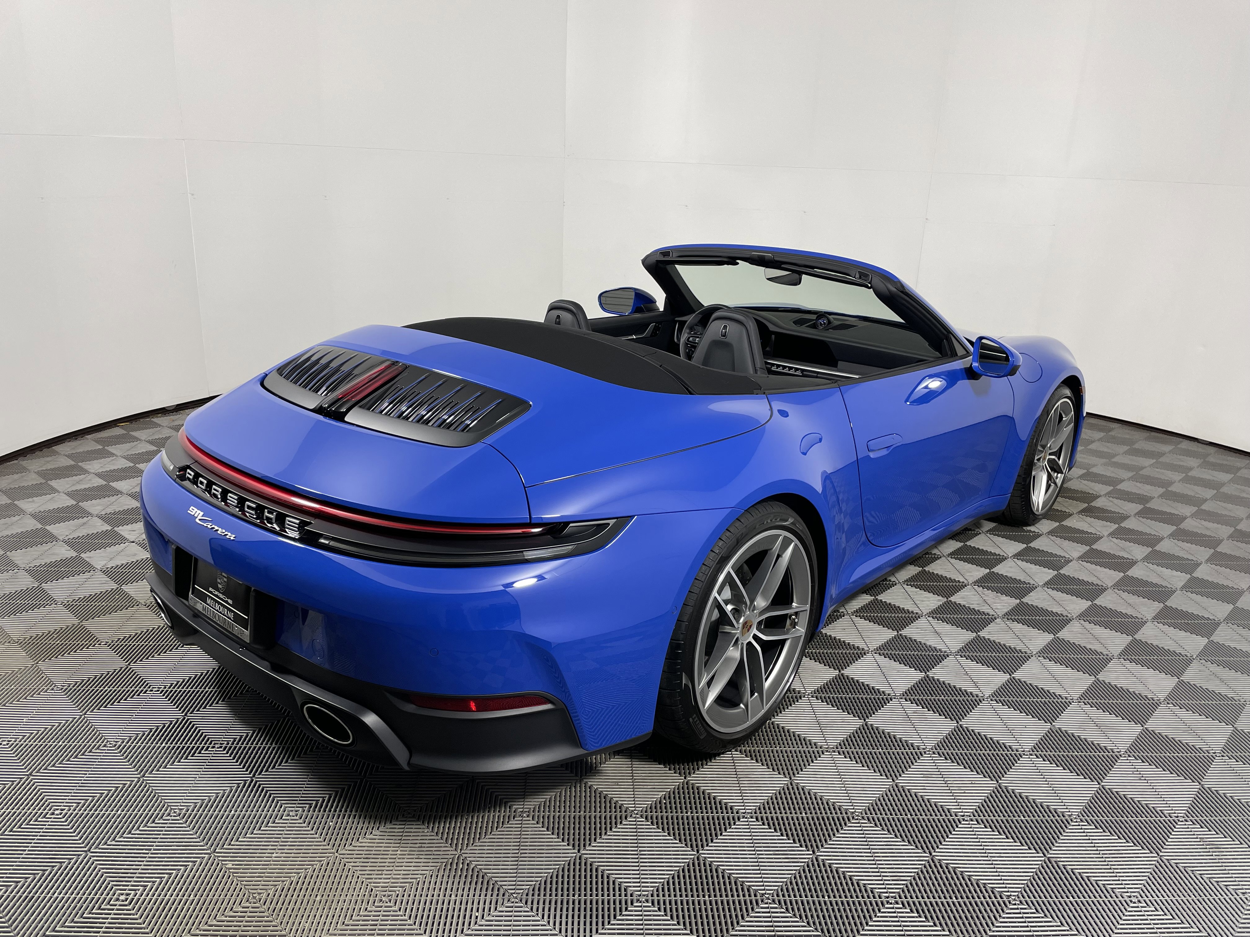 Used 2025 Porsche 911 Carrera image 7