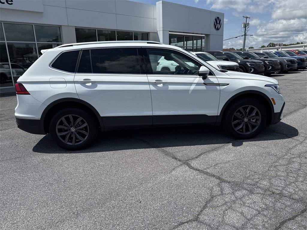 Used 2024 Volkswagen Tiguan SE image 4