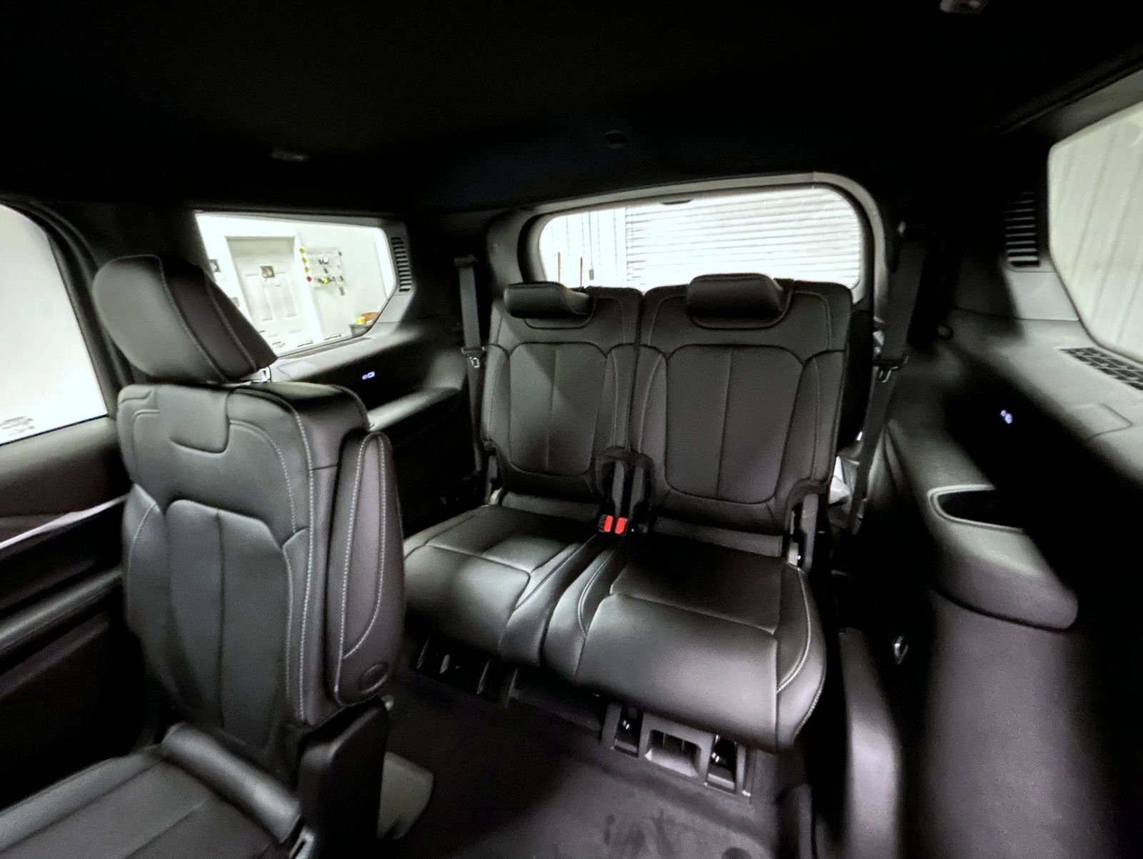 New 2025 Jeep Grand Cherokee L Limited w/ Black Appearance Package image 18