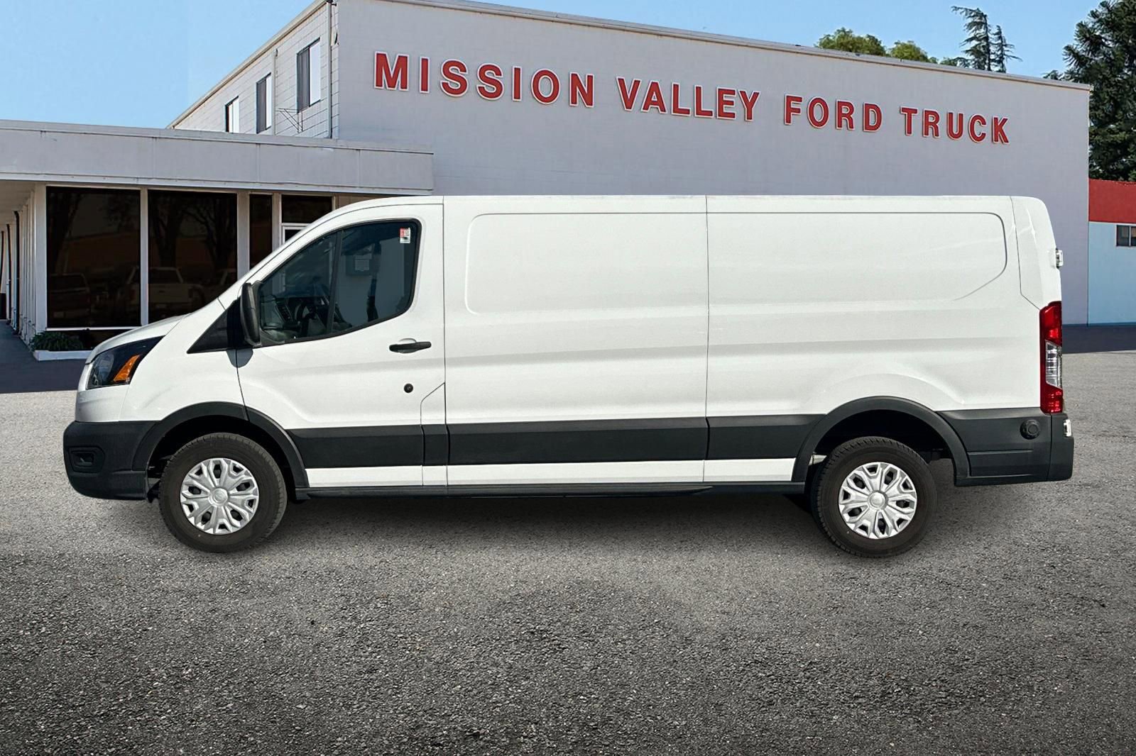 Used 2022 Ford E-Transit Low Roof image 7