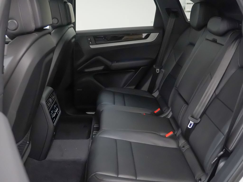 Certified 2026 Porsche Cayenne AWD/4WD image 18