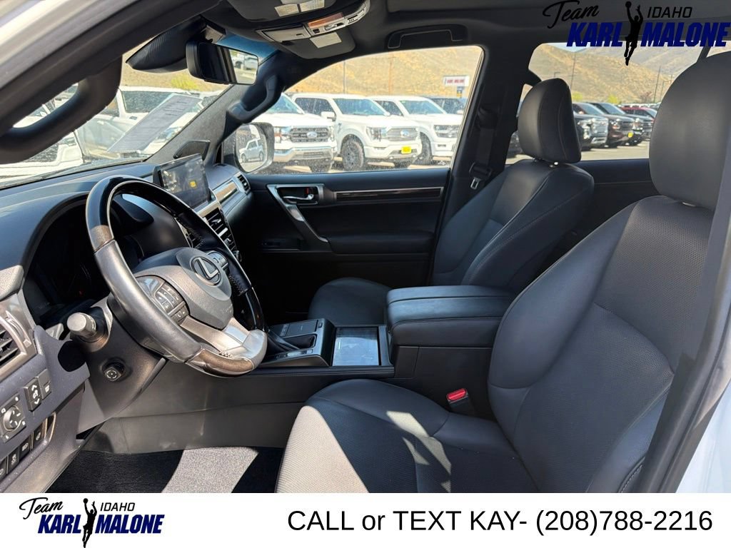 Used 2023 Lexus GX 460 Premium w/ Accessory Package AWD/4WD image 29