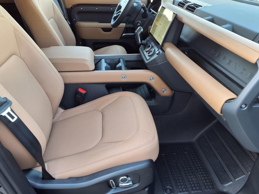 New 2026 Land Rover Defender 130 X-Dynamic SE AWD/4WD image 7