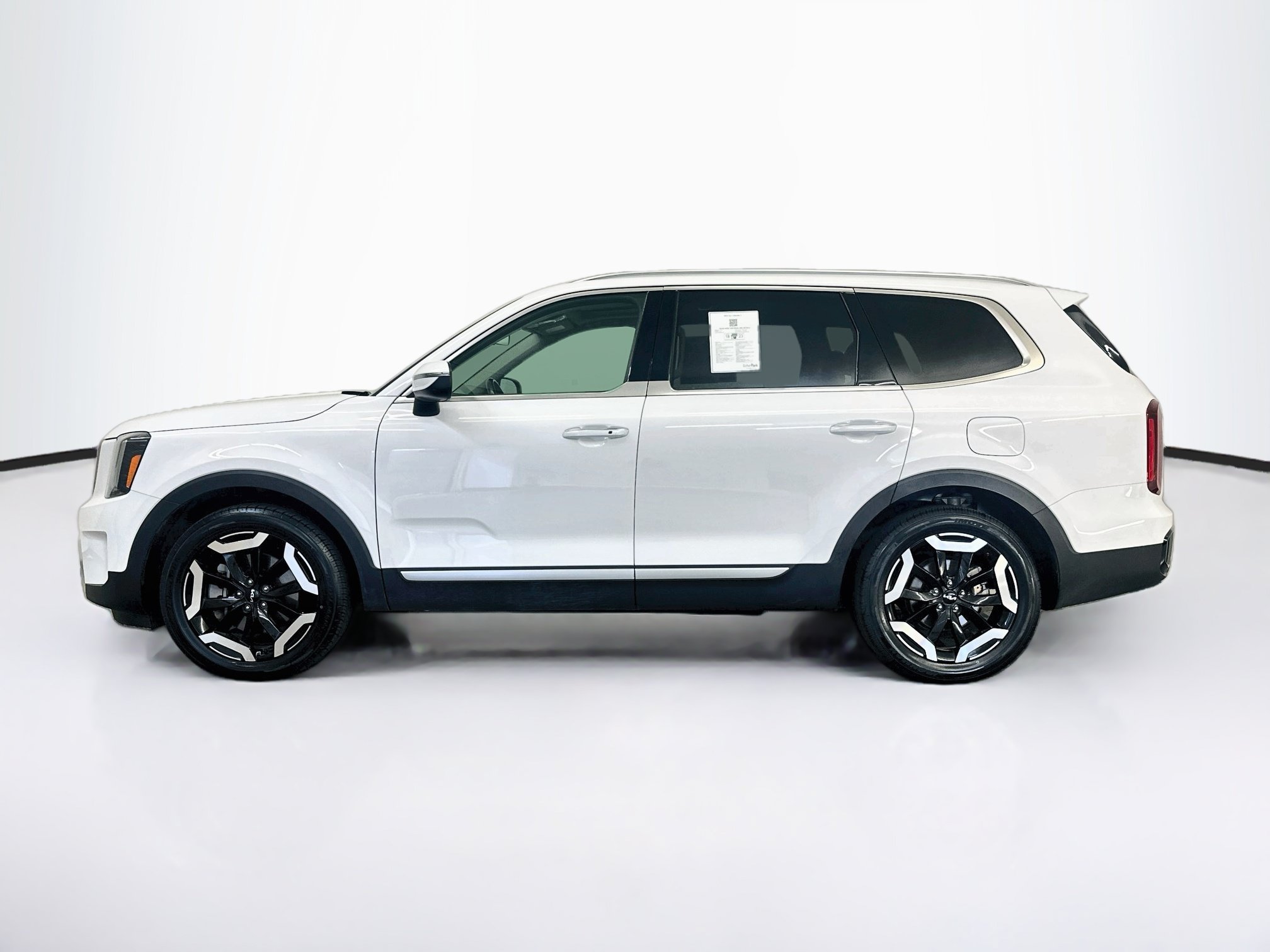 Used 2025 Kia Telluride S AWD/4WD image 4