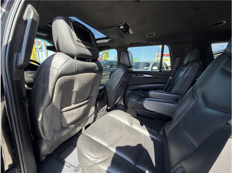 Used 2016 Cadillac Escalade Platinum AWD/4WD image 23