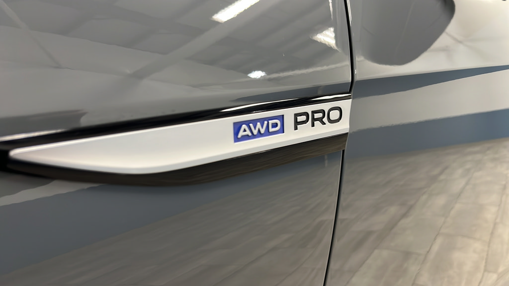 Used 2025 Volkswagen ID.4 Pro AWD/4WD image 36