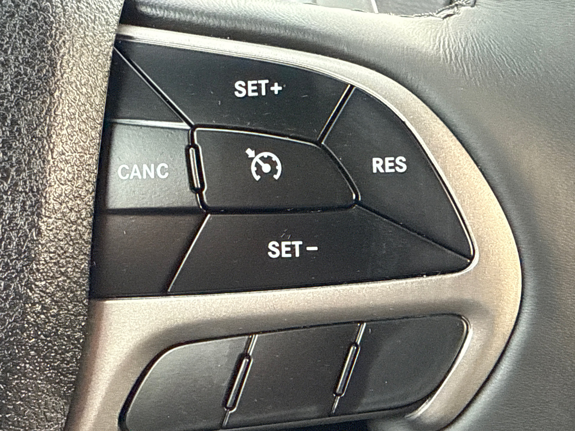 Used 2017 Jeep Grand Cherokee Altitude RWD image 26