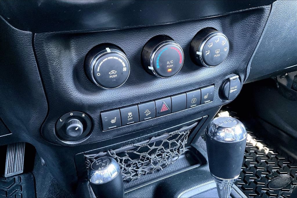 Used 2017 Jeep Wrangler Unlimited Sahara AWD/4WD image 15