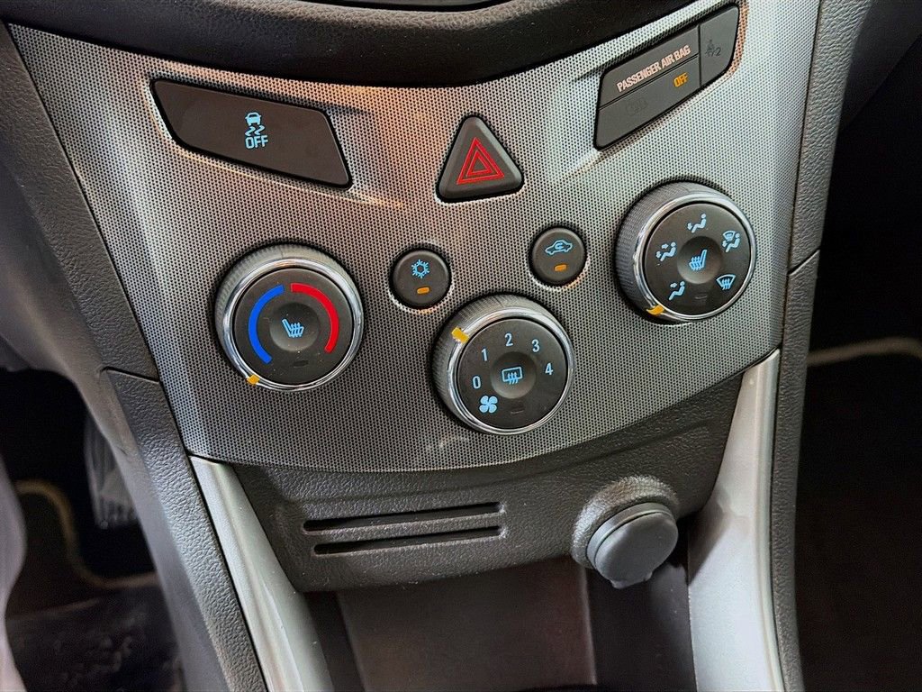 Used 2016 Chevrolet Trax LTZ w/ Midnight Edition FWD image 34