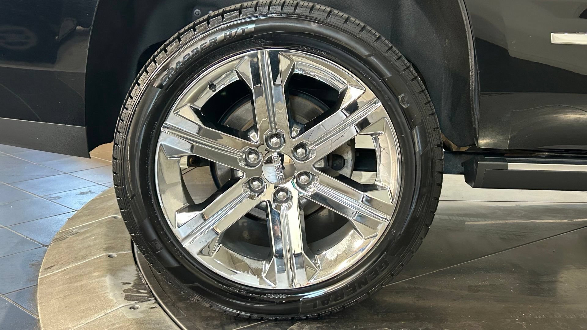 Used 2019 GMC Yukon Denali w/ Denali Ultimate Package AWD/4WD image 24