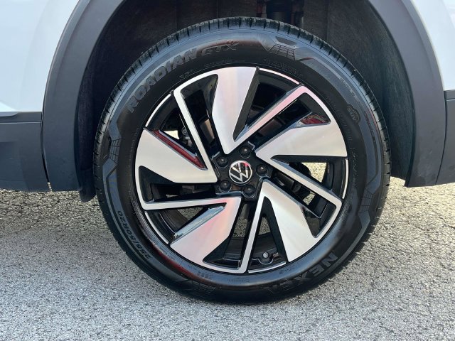 Used 2025 Volkswagen Atlas SE AWD/4WD image 10