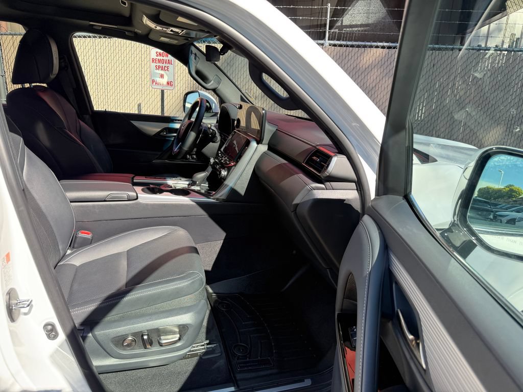 Used 2025 Lexus LX 700h F Sport AWD/4WD image 31