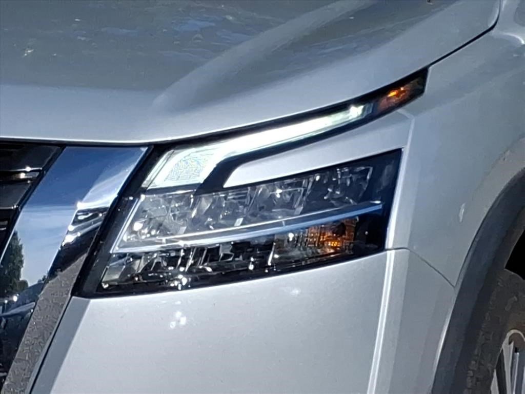 Used 2022 Nissan Pathfinder Platinum w/ Cargo Package image 3