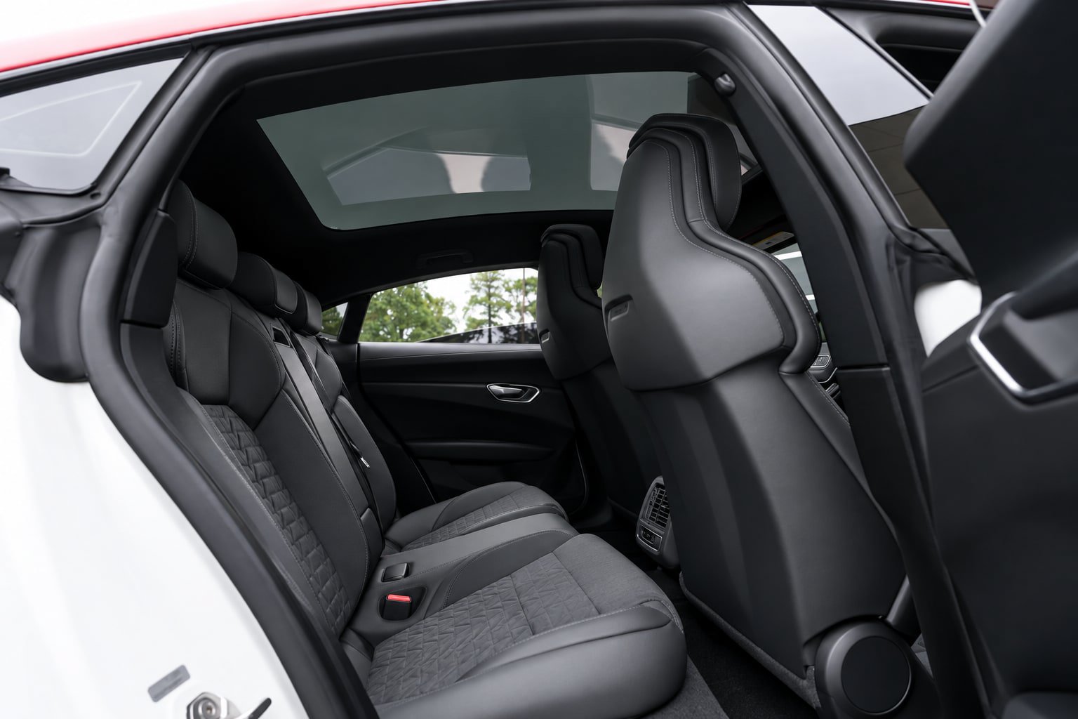 Used 2022 Audi e-tron GT Premium Plus AWD/4WD image 27
