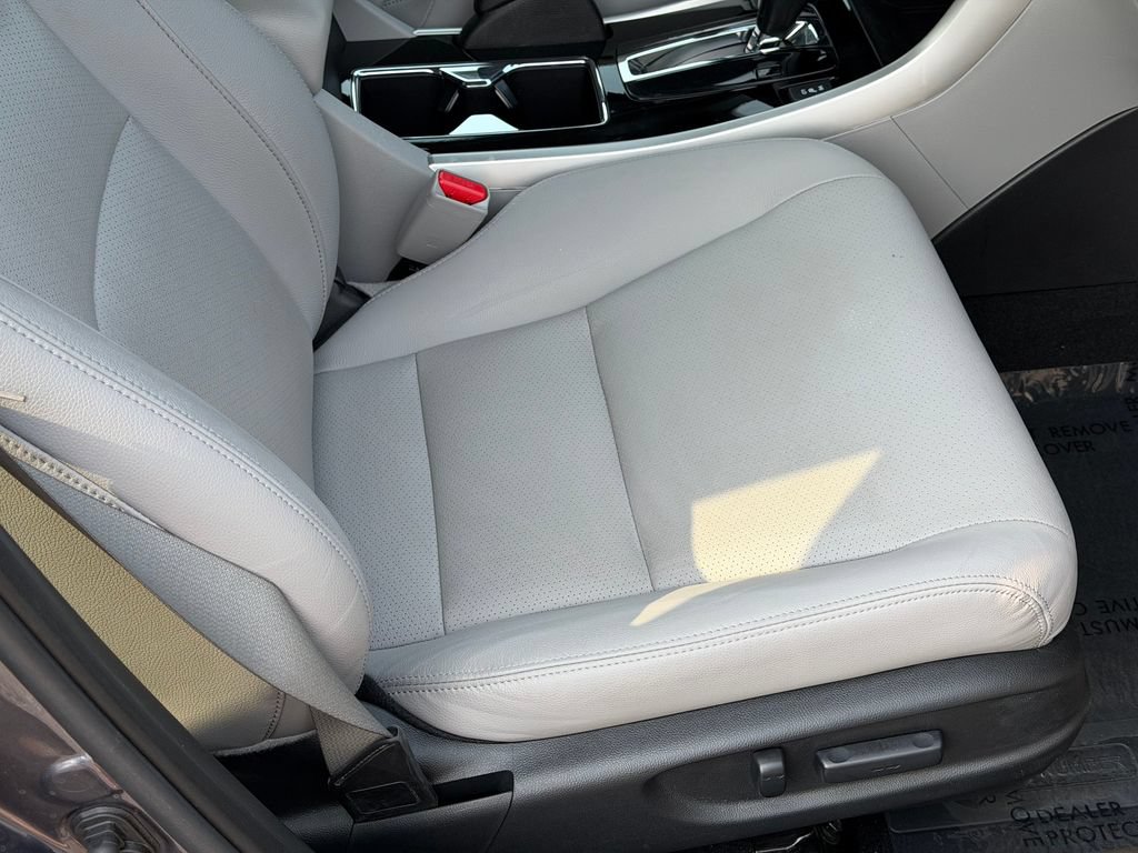 Used 2017 Honda Accord Touring image 14