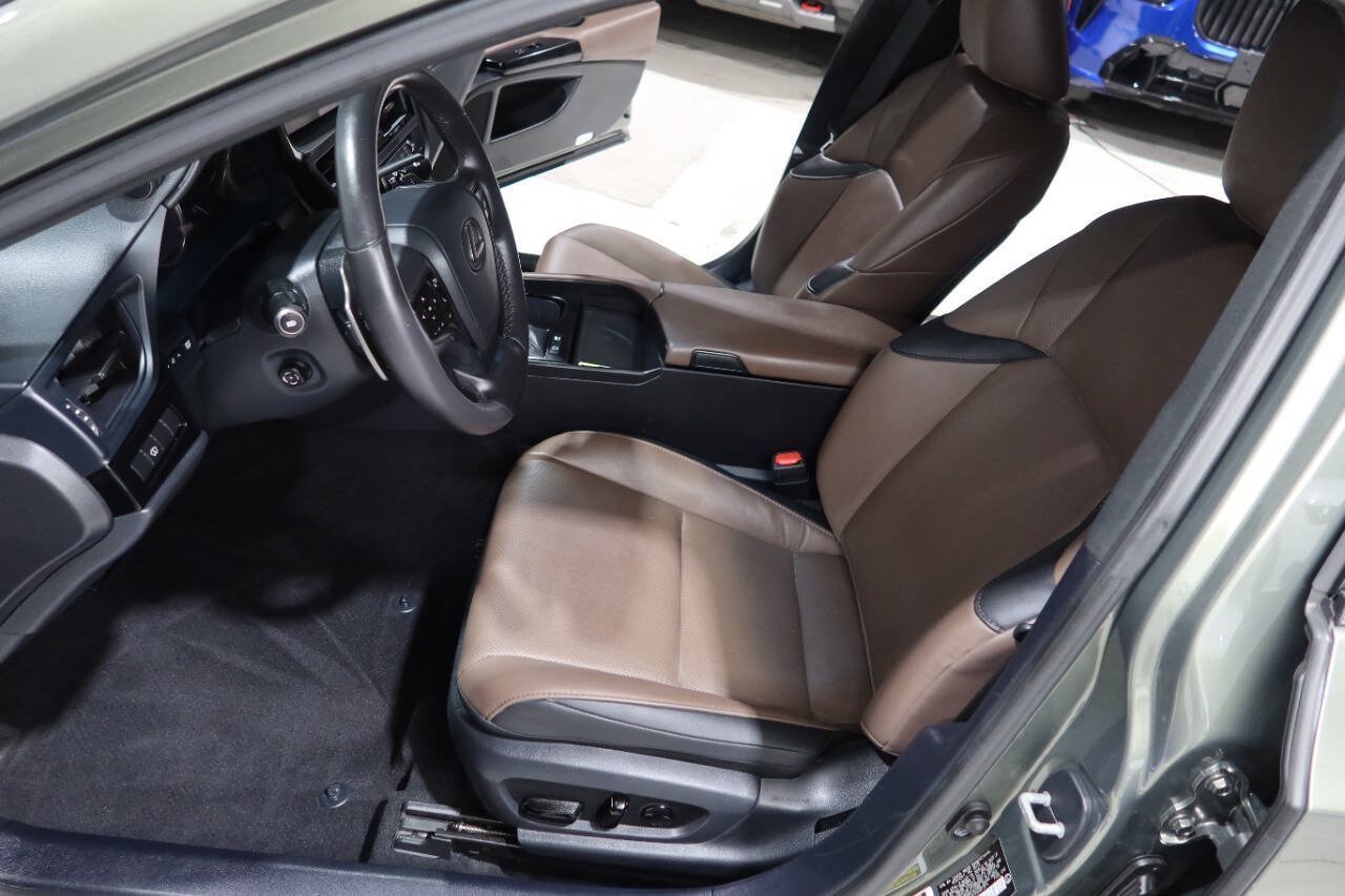 Used 2025 Lexus ES 300h w/ Premium Package FWD image 18