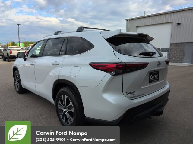 Used 2023 Toyota Highlander XLE AWD/4WD image 5