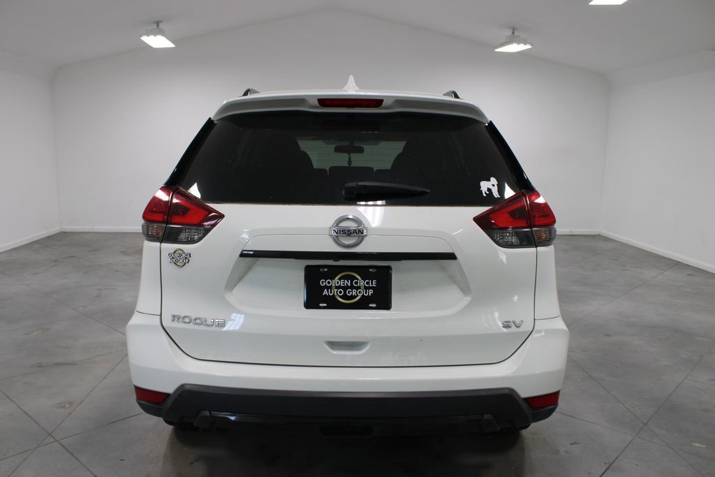 Used 2017 Nissan Rogue SV image 8
