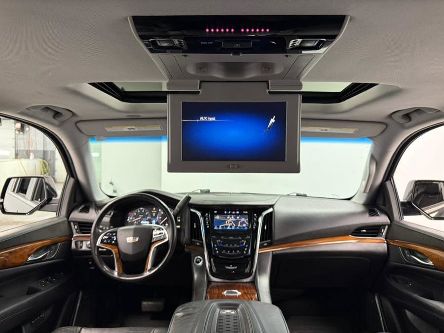 Used 2015 Cadillac Escalade Premium image 44