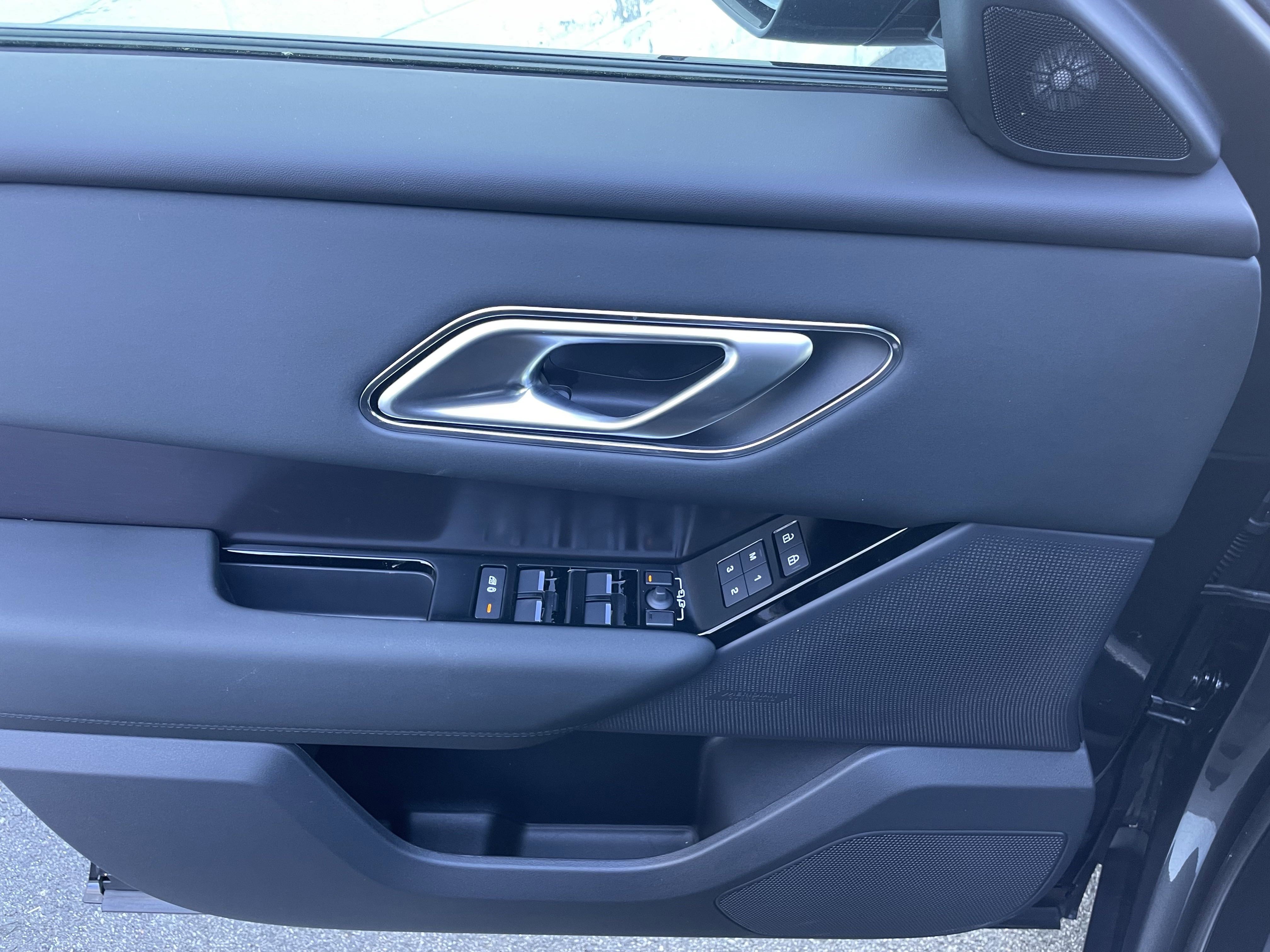 New 2026 Land Rover Range Rover Velar Dynamic SE image 12