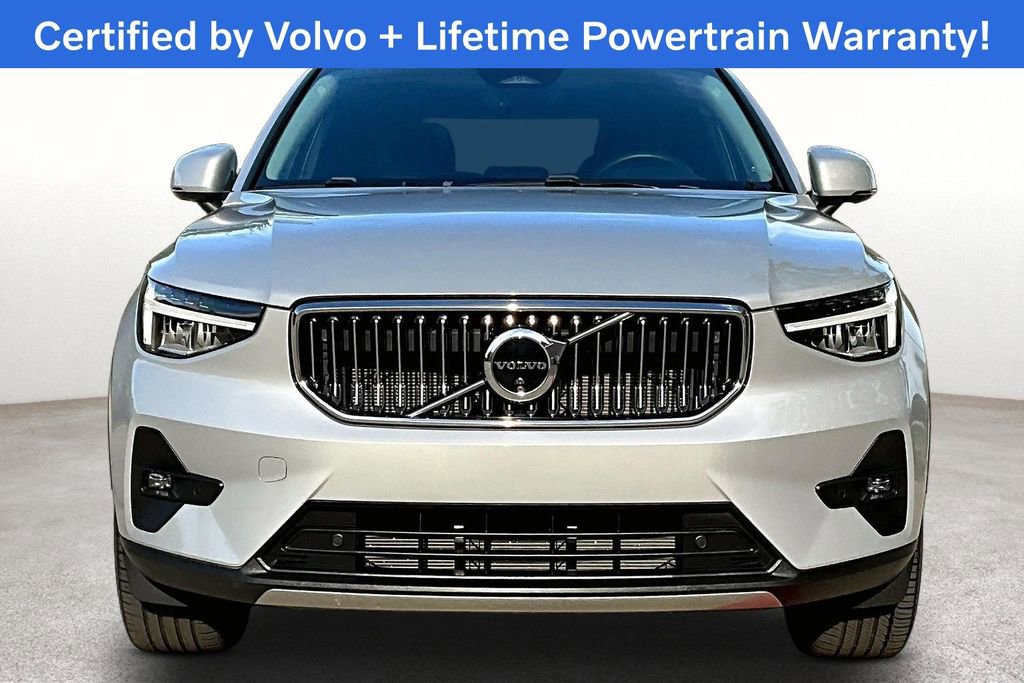 Used 2025 Volvo XC40 B5 Plus AWD/4WD image 4