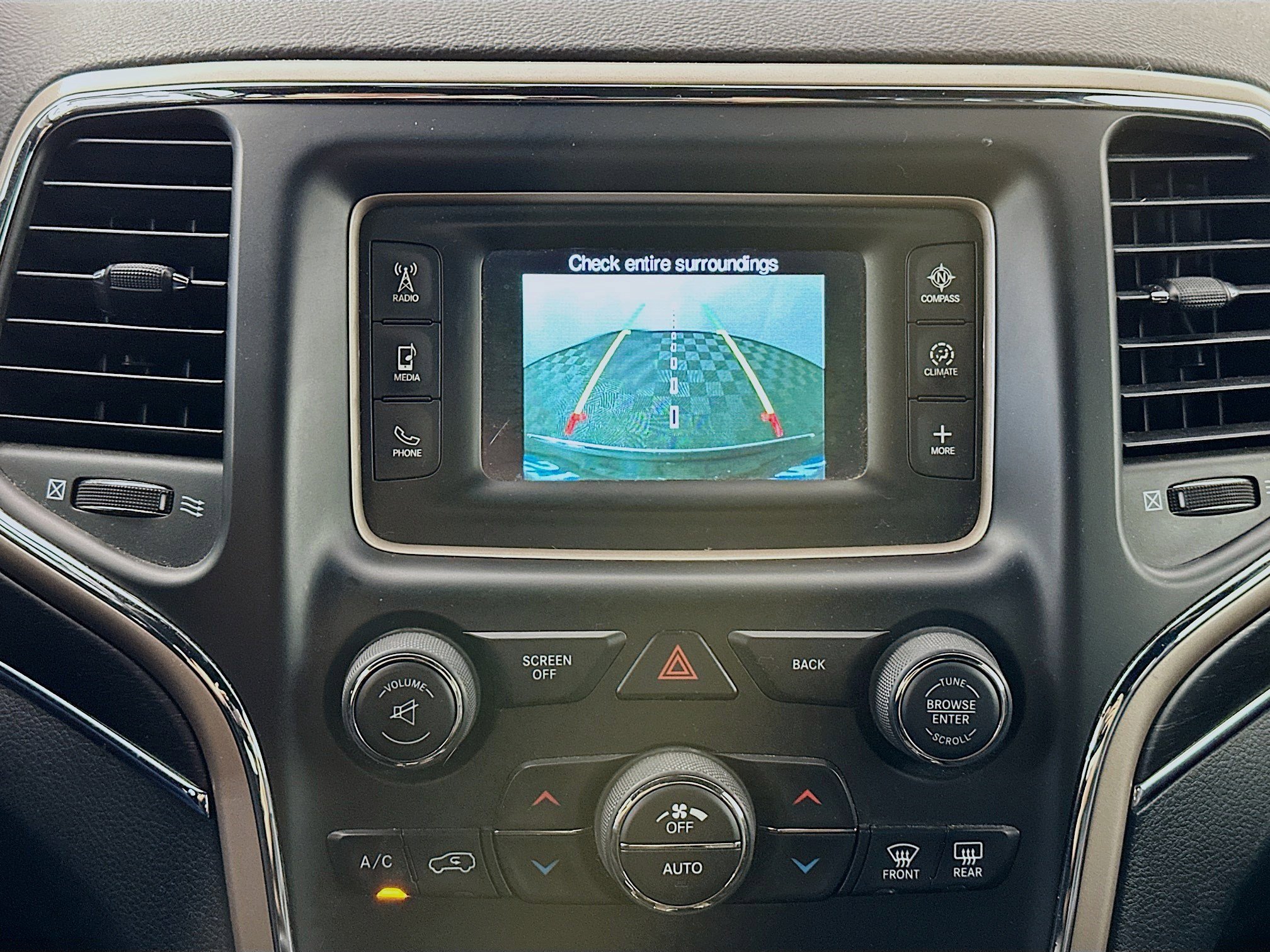 Used 2016 Jeep Grand Cherokee Limited image 16