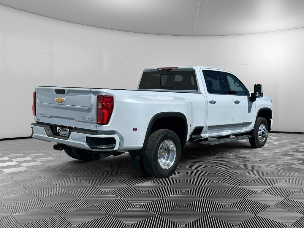 New 2026 Chevrolet Silverado 3500 High Country w/ Technology Package AWD/4WD image 4