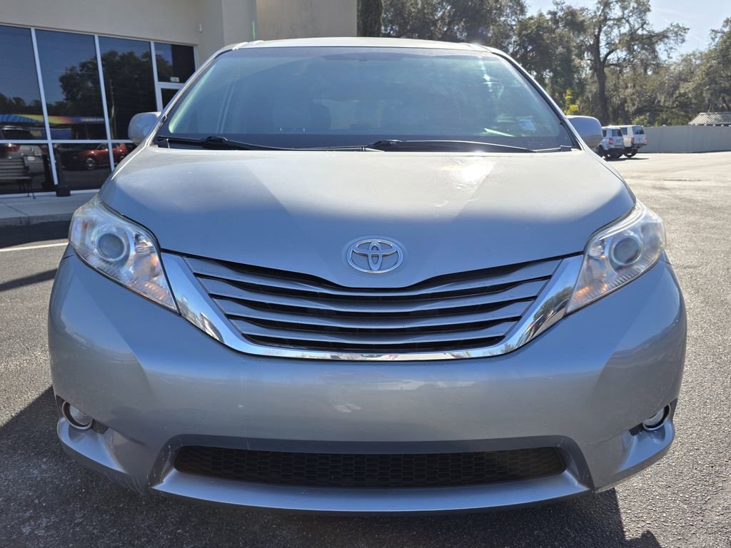 Used 2015 Toyota Sienna LE image 2