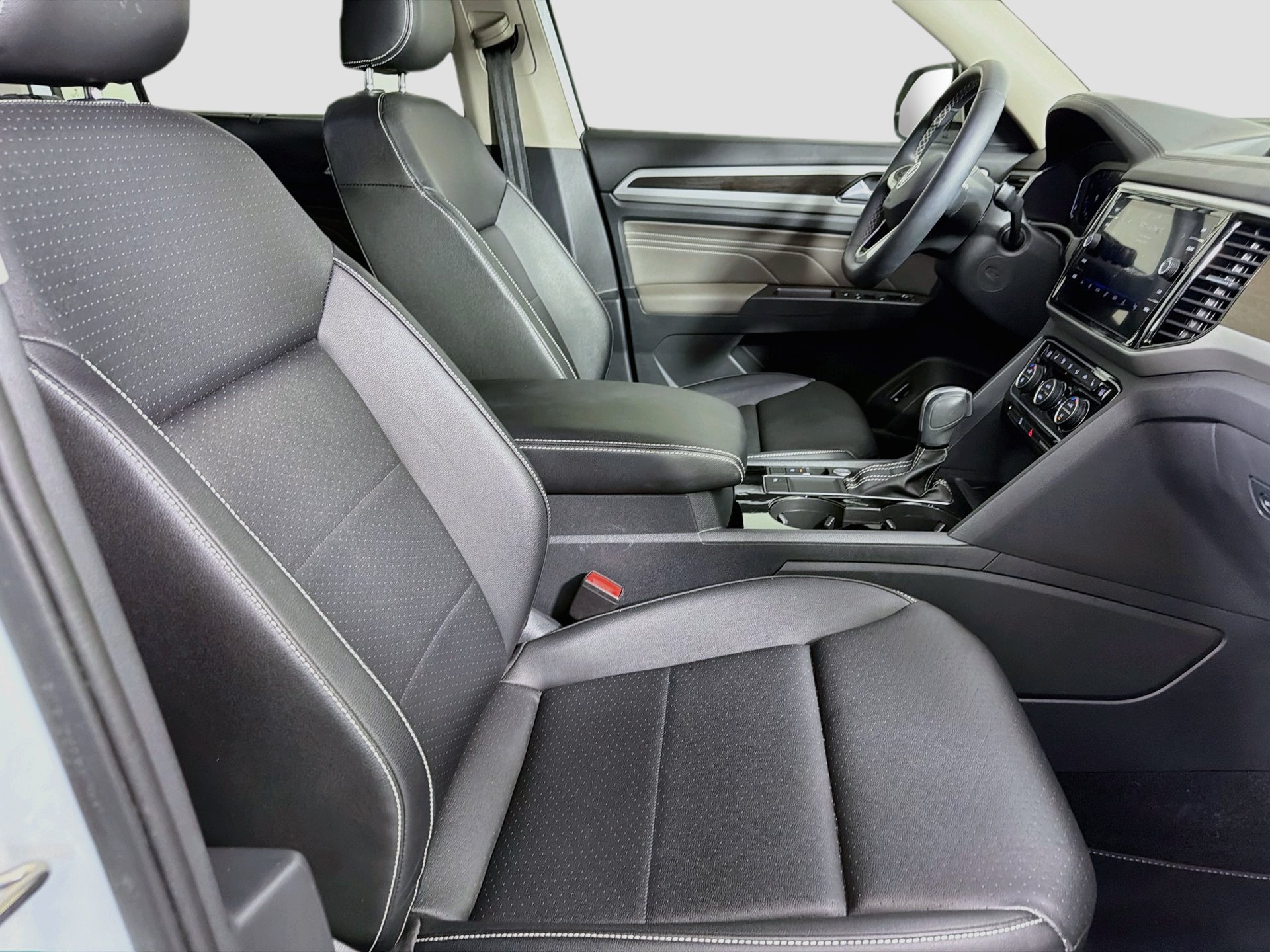 Certified 2023 Volkswagen Atlas SE w/ Black Wheel Package FWD image 28