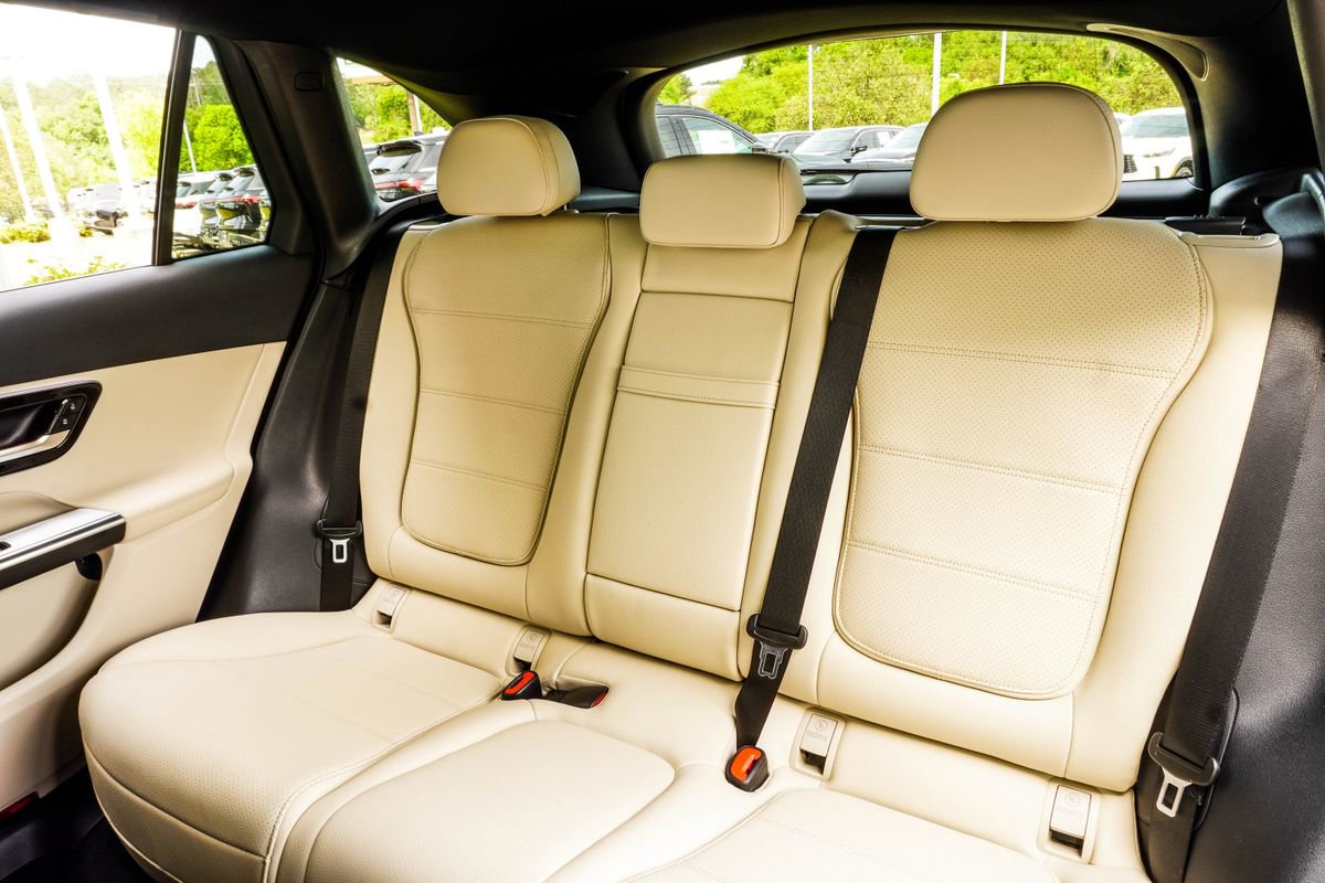 Used 2026 Mercedes-Benz GLC 300 4MATIC image 35