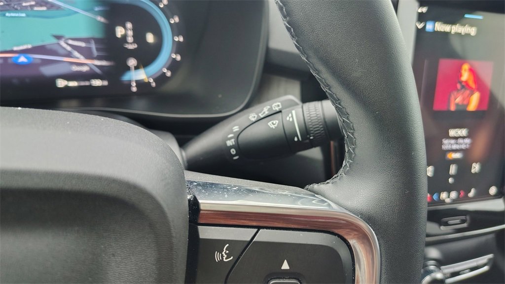 Used 2024 Volvo XC40 B5 Plus w/ Protection Package Premier image 18