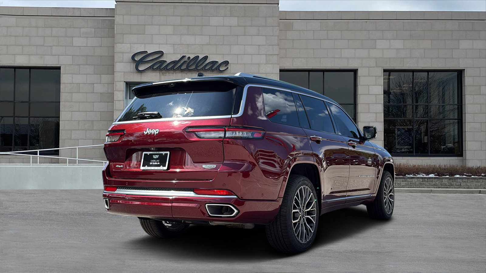 Used 2023 Jeep Grand Cherokee L Summit AWD/4WD image 3