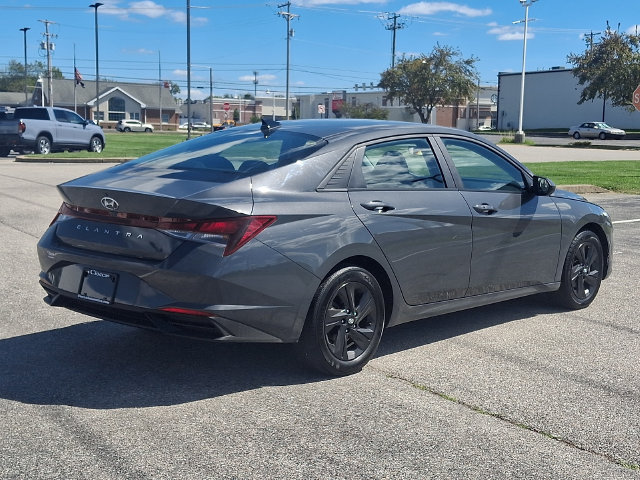 Used 2023 Hyundai Elantra SEL w/ Cargo Package FWD image 5