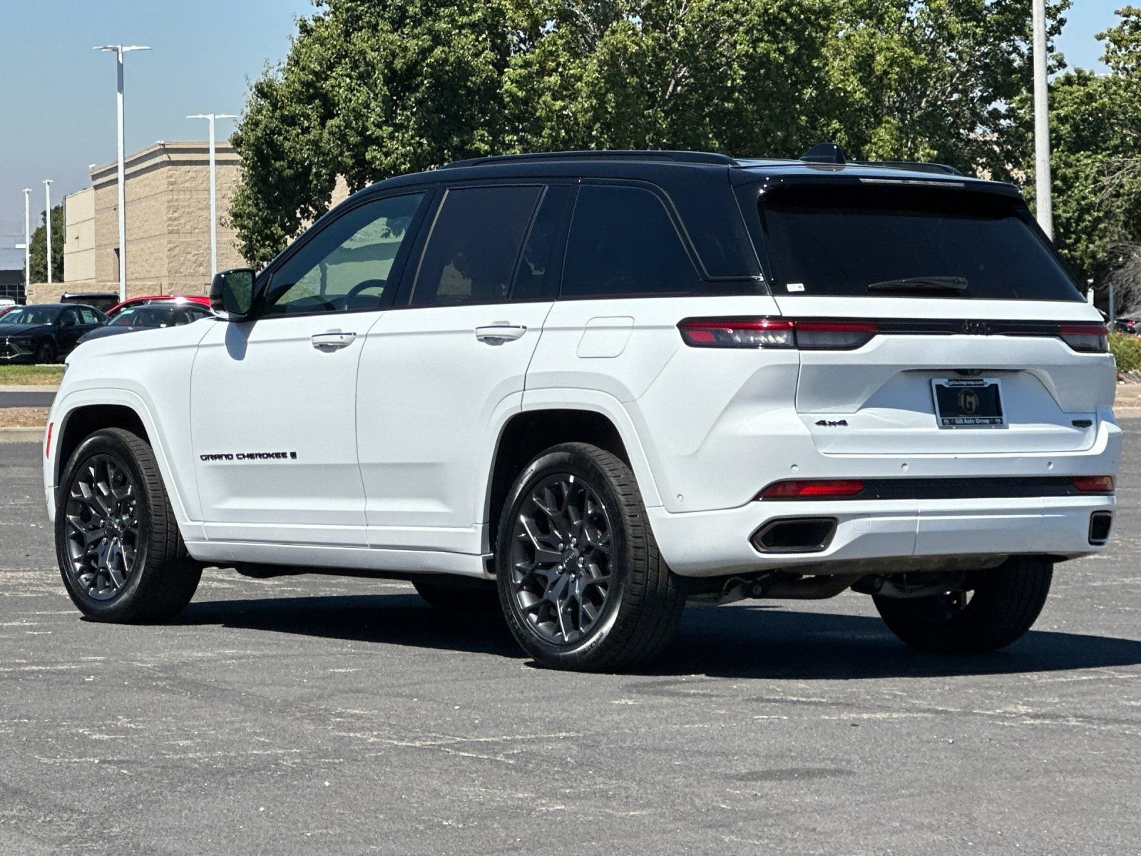 Used 2025 Jeep Grand Cherokee Summit w/ Obsidian Package AWD/4WD image 6