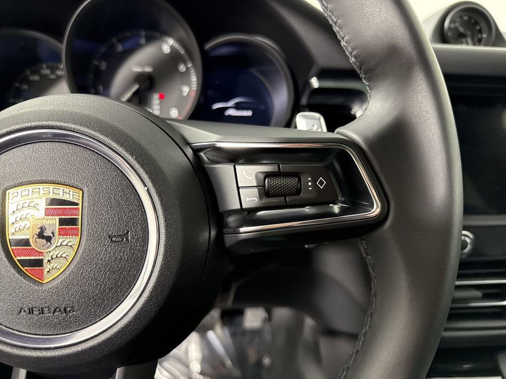Certified 2025 Porsche Macan image 39