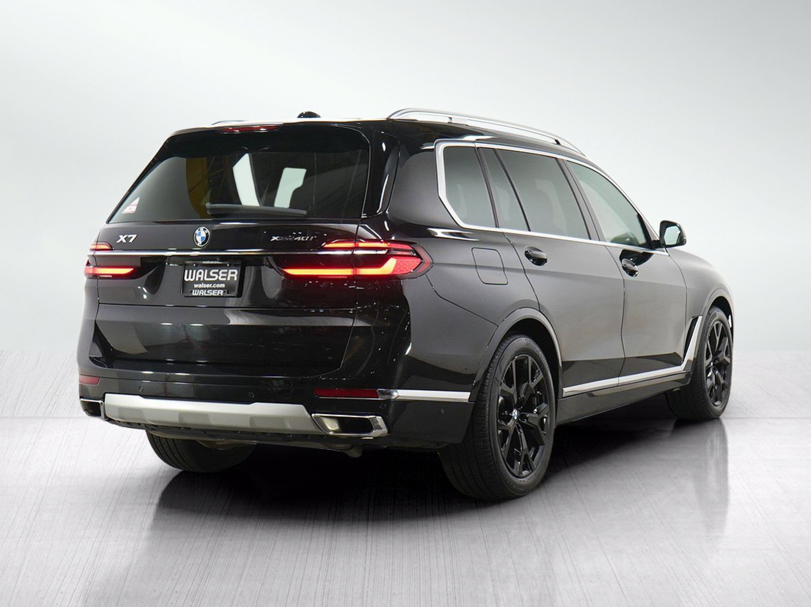 Used 2024 BMW X7 xDrive40i w/ Premium Package AWD/4WD image 5