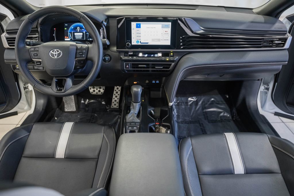 Used 2025 Toyota Camry SE image 17