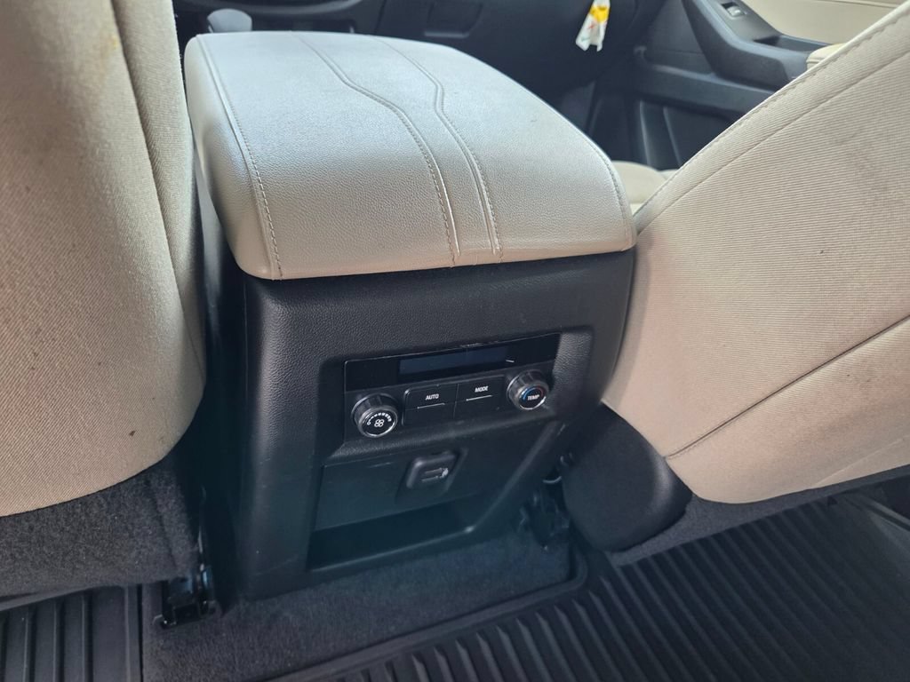 Used 2023 Chevrolet Traverse LS FWD image 8