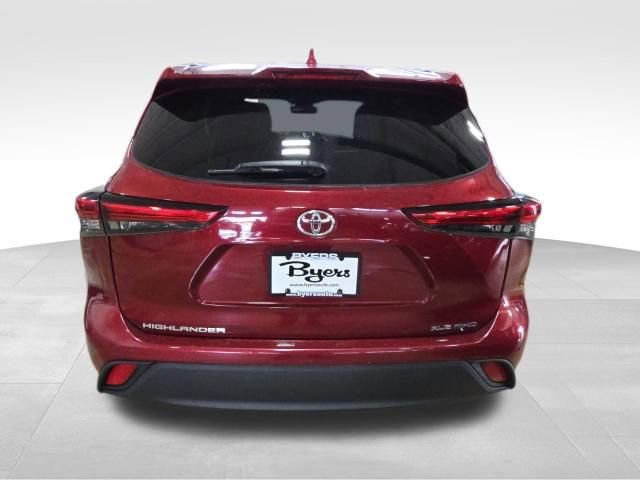 Used 2021 Toyota Highlander XLE image 4