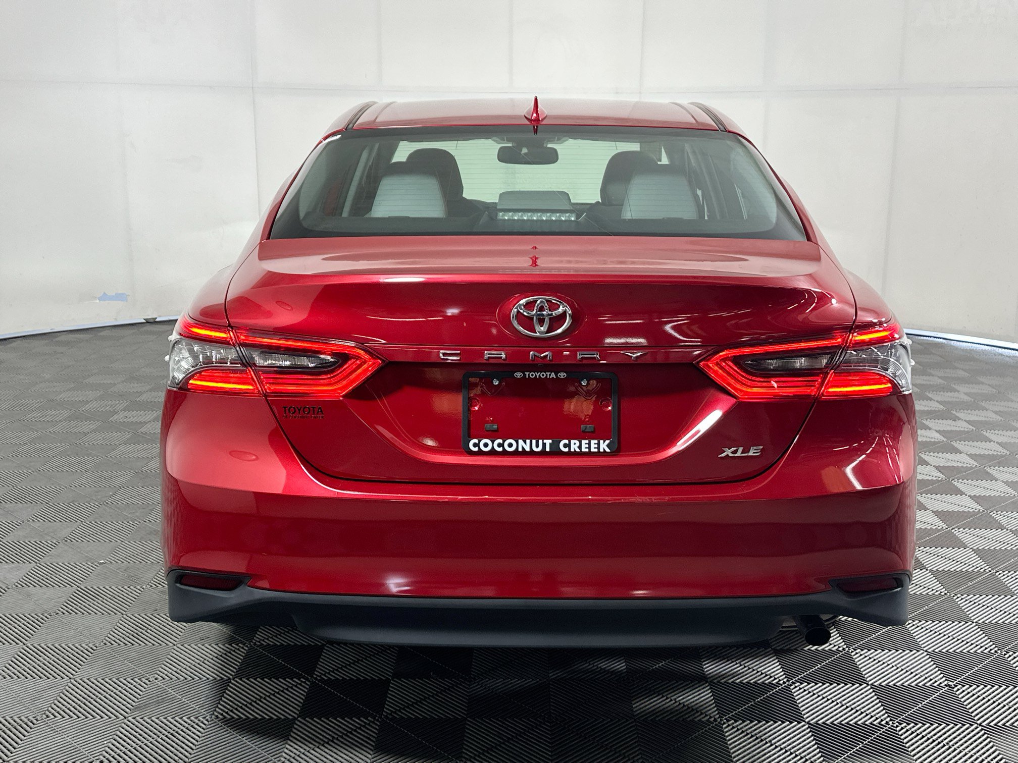 Used 2023 Toyota Camry XLE FWD image 4