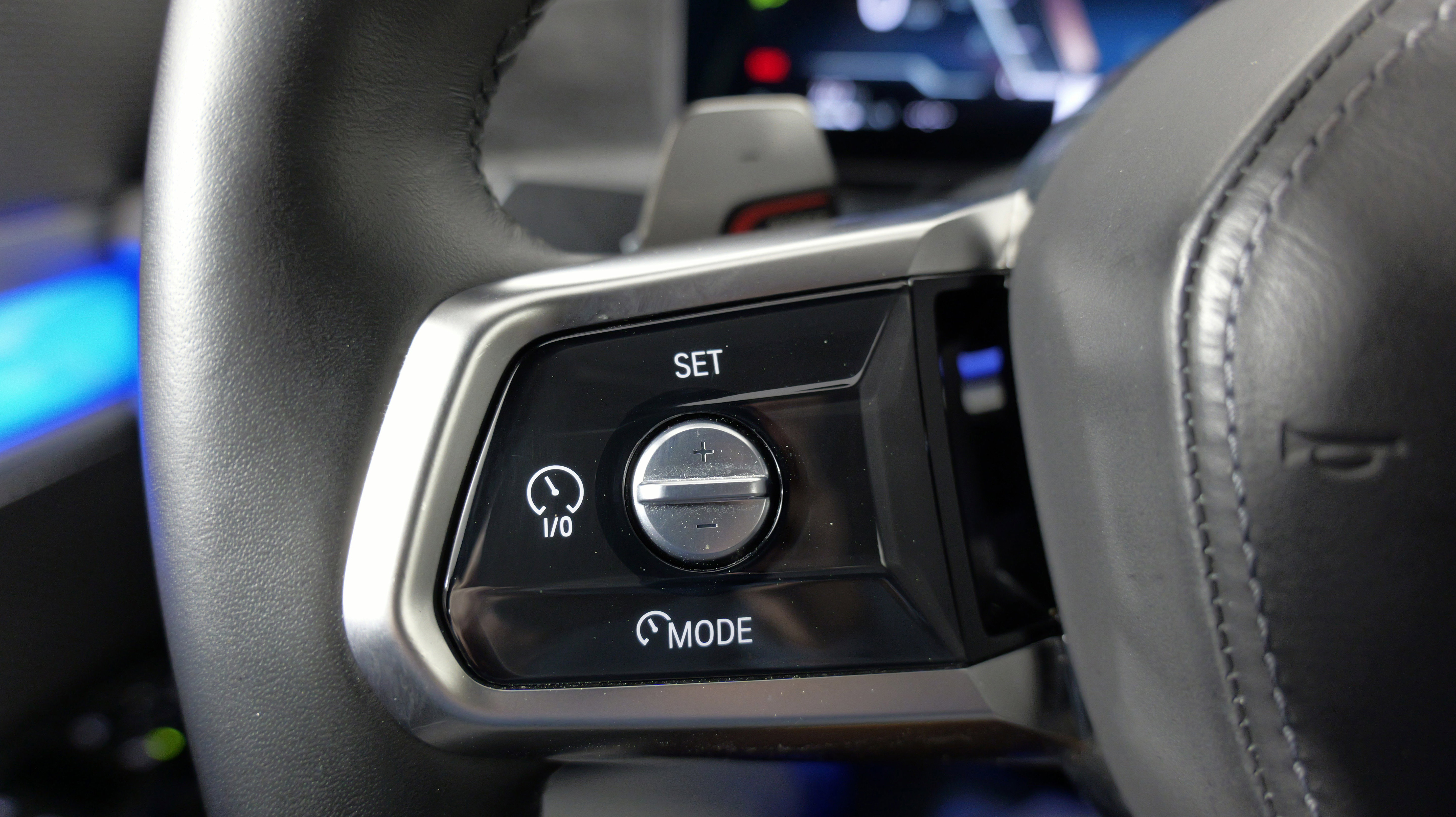 Used 2023 BMW 760i xDrive image 41