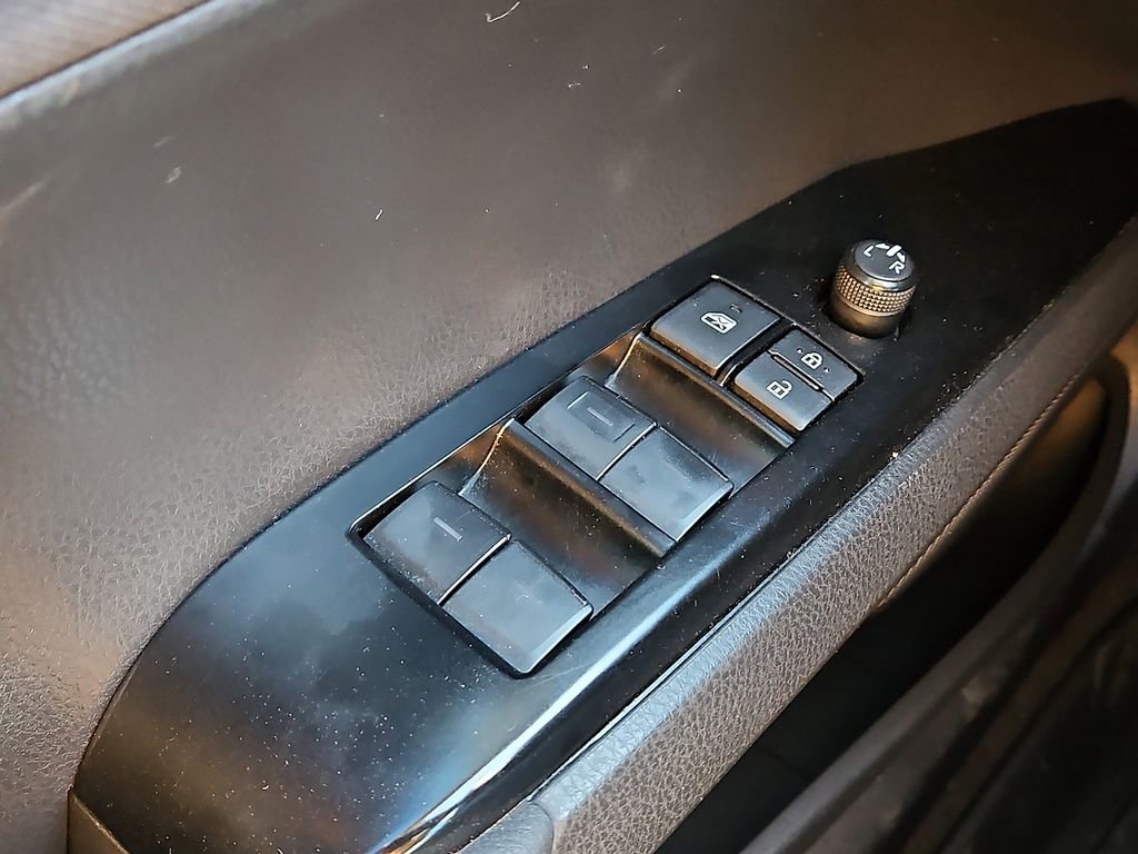 Used 2025 Toyota Camry LE image 13