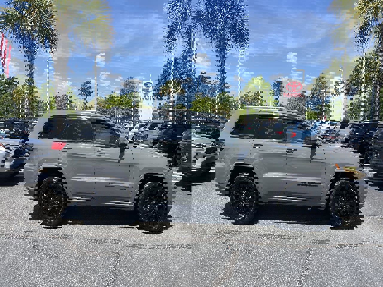 Used 2021 Jeep Grand Cherokee Laredo X AWD/4WD image 11