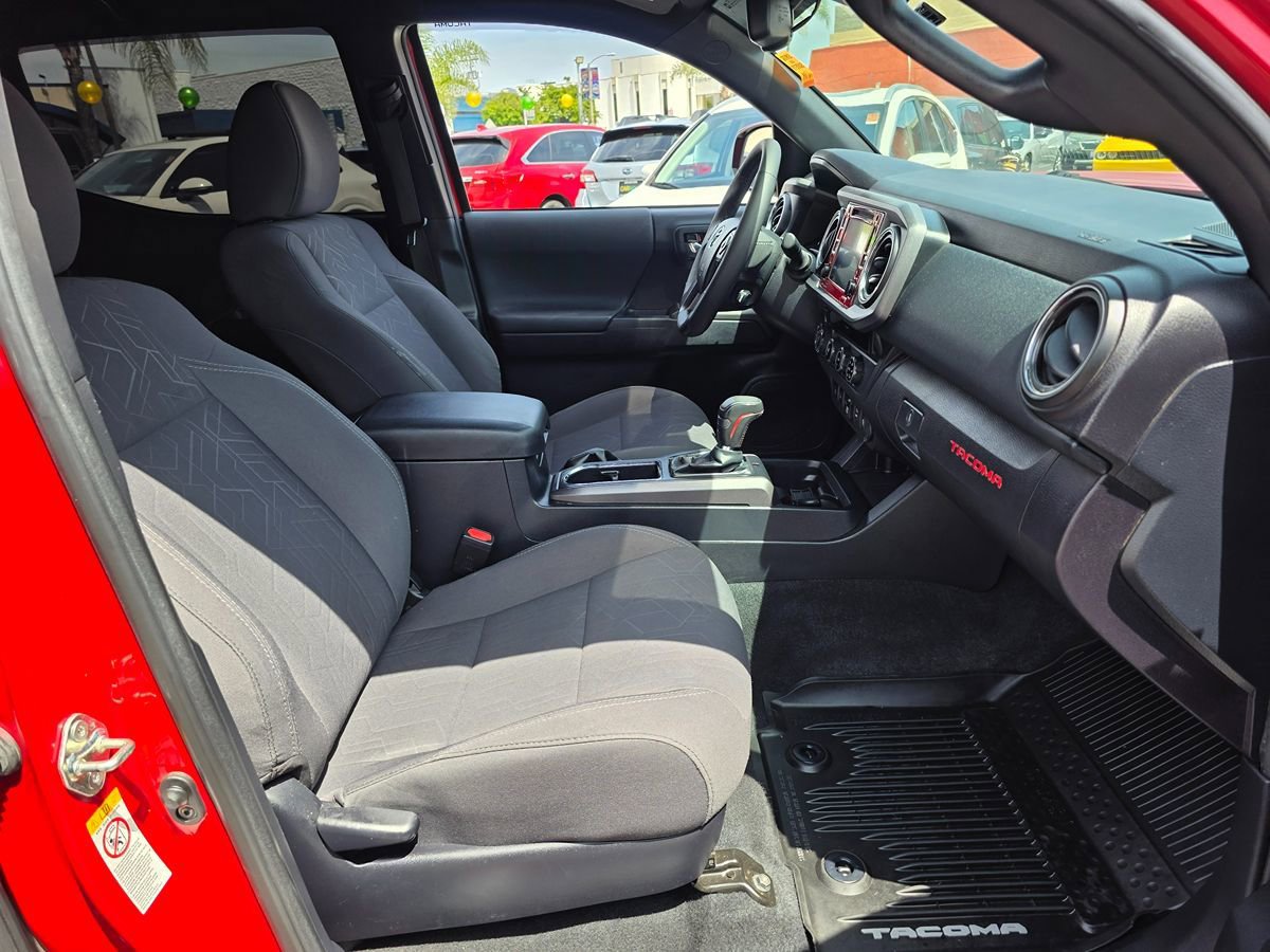Used 2018 Toyota Tacoma TRD Off-Road w/ Technology Package image 10