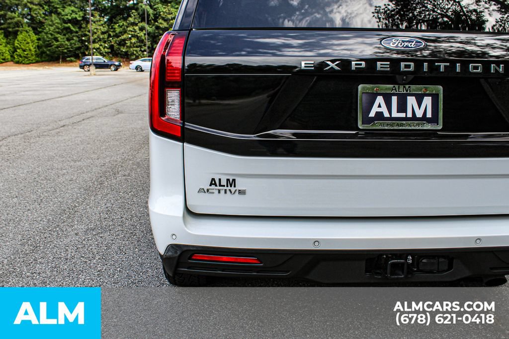 Used 2025 Ford Expedition Active AWD/4WD image 11