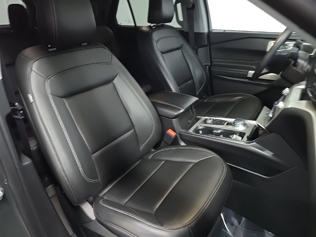 Used 2024 Ford Explorer XLT w/ Equipment Group 202A AWD/4WD image 20