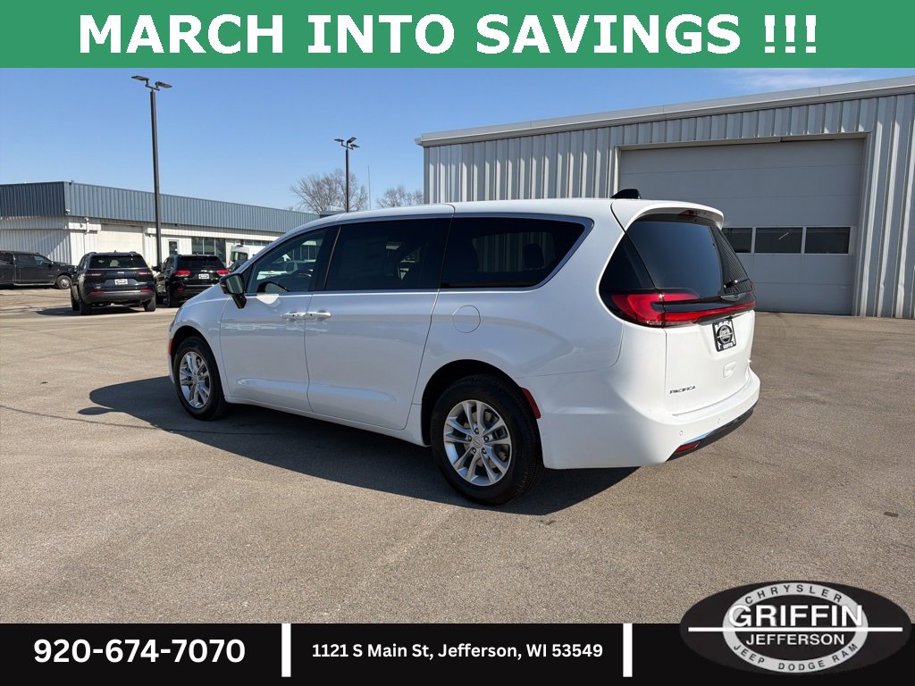 New 2026 Chrysler Pacifica Select image 14