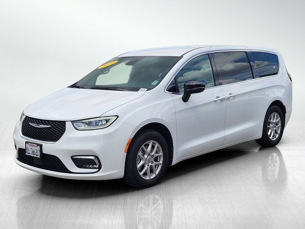 Used 2025 Chrysler Pacifica Select FWD image 8