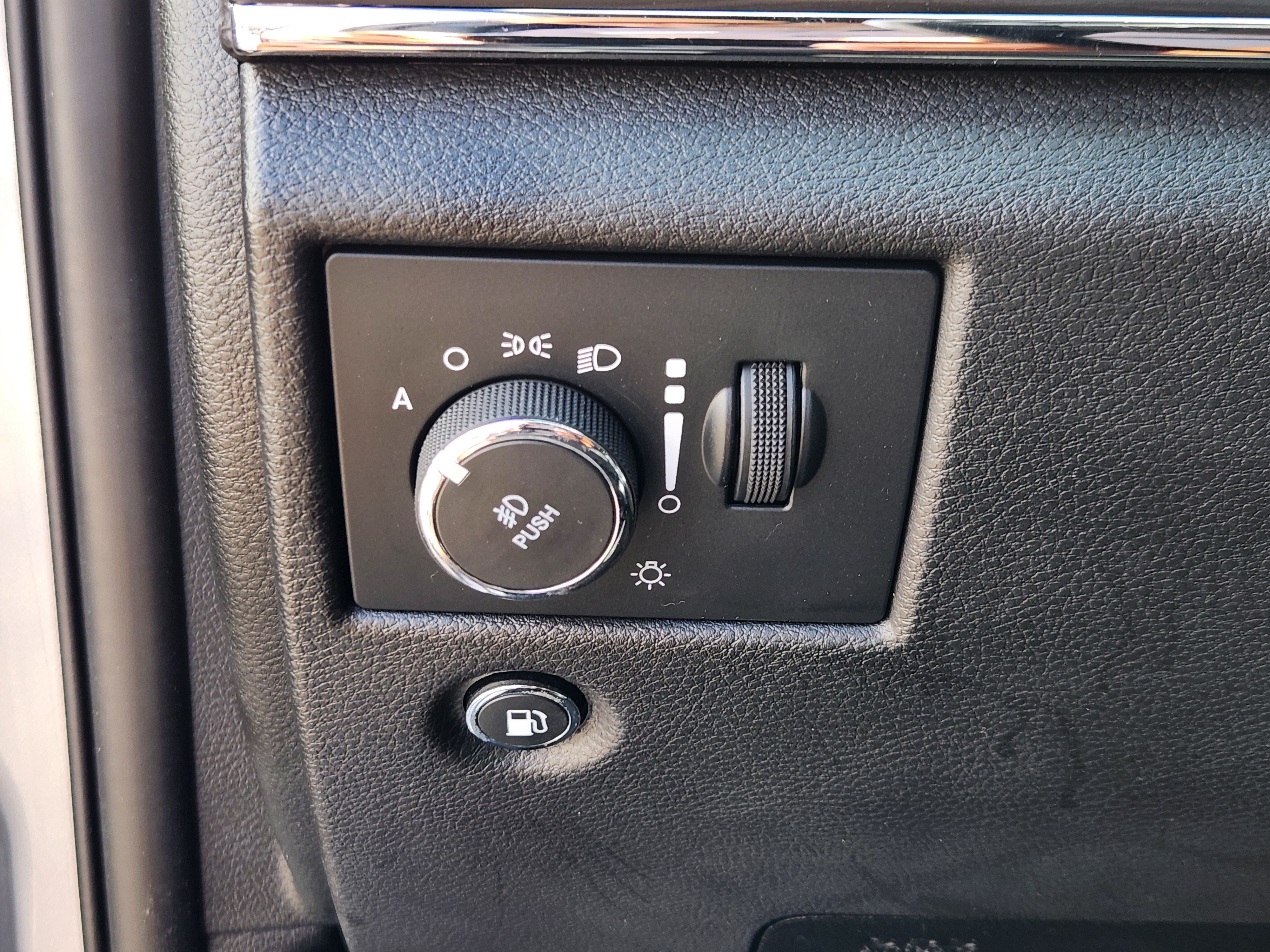 Used 2021 Jeep Grand Cherokee Limited AWD/4WD image 26