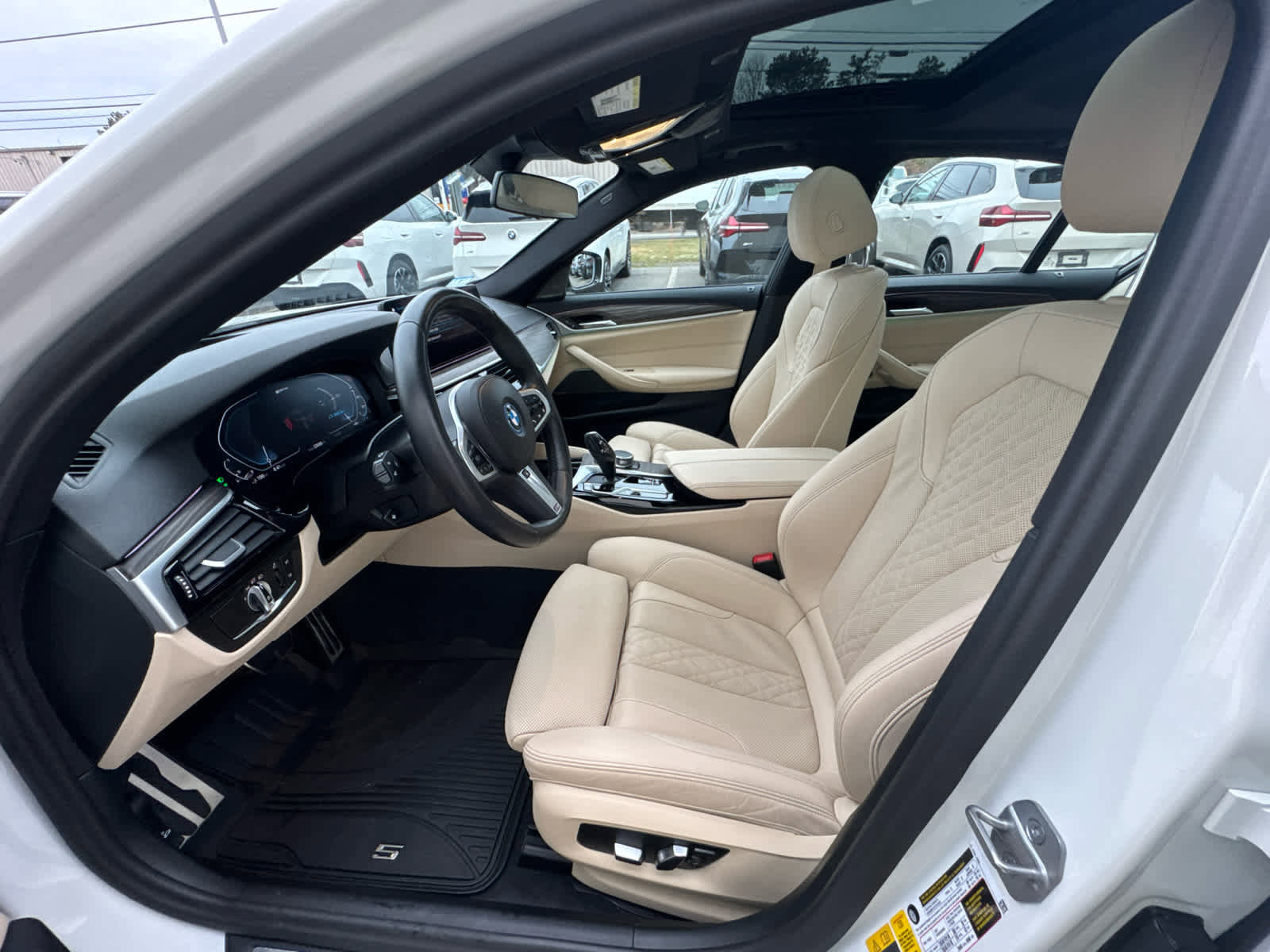 Certified 2023 BMW 530e xDrive w/ Premium Package image 9